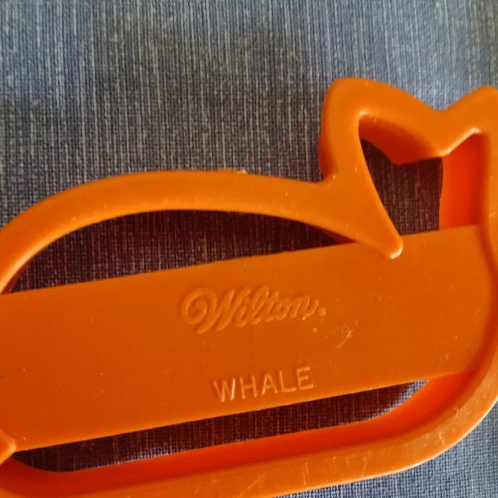 Wilton Cookie Cutter x 6